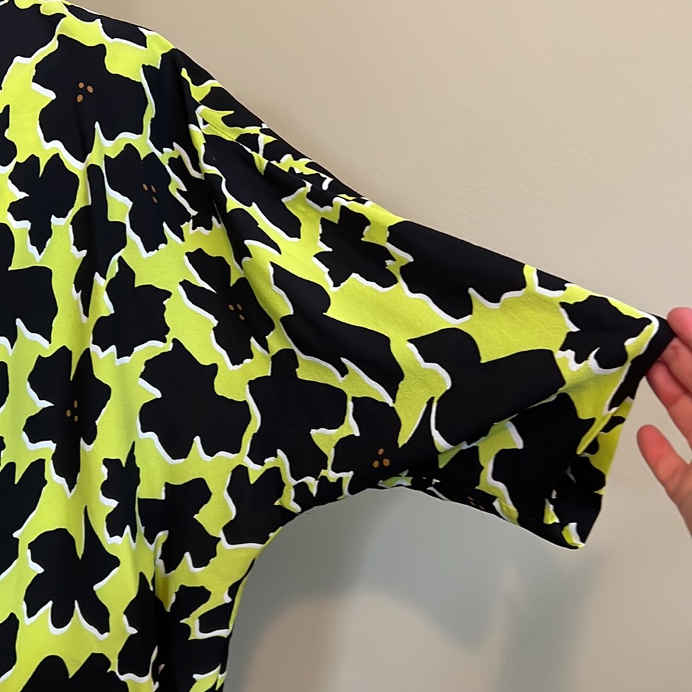 Diane Von Furstenberg Silk Blouse with Drape Neck Theresa Print Dolman Sleeve - Picture 2 of 12